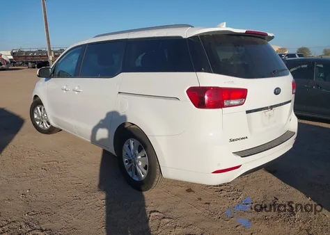 2016 Kia Sedona Lx z USA, uszkodzony, nr VIN KNDMB5C11G6209459